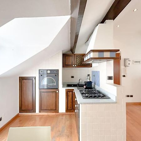 Elegante Mansarda 300Mt Dal Mare - Centro - Wifi Apartment Савона Екстериор снимка