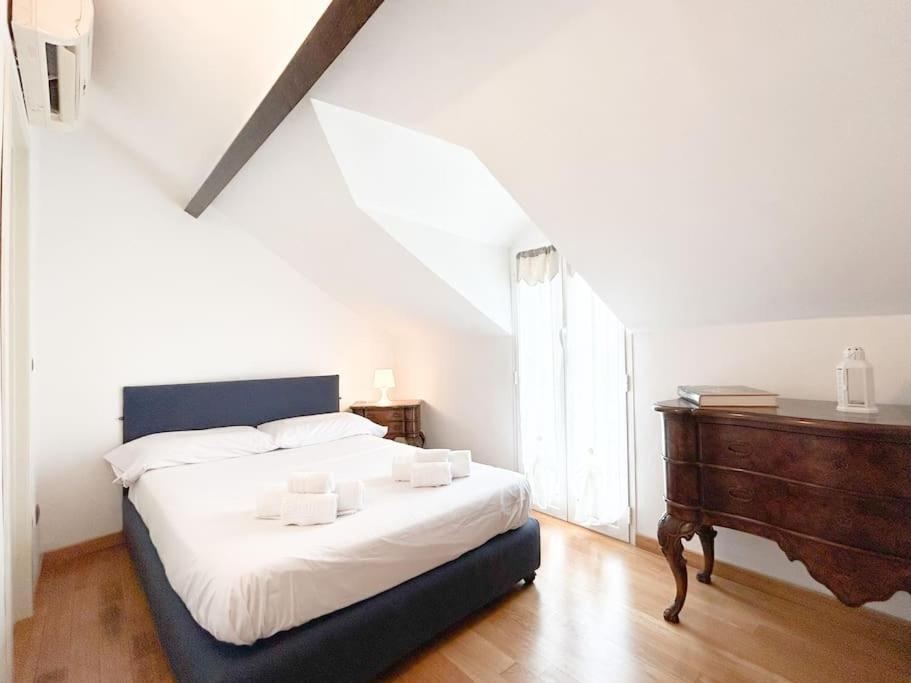 Elegante Mansarda 300Mt Dal Mare - Centro - Wifi Apartment Савона Екстериор снимка